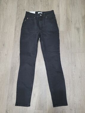 Brand New H&M Black High Rise Skinny Jeans Size: 4
